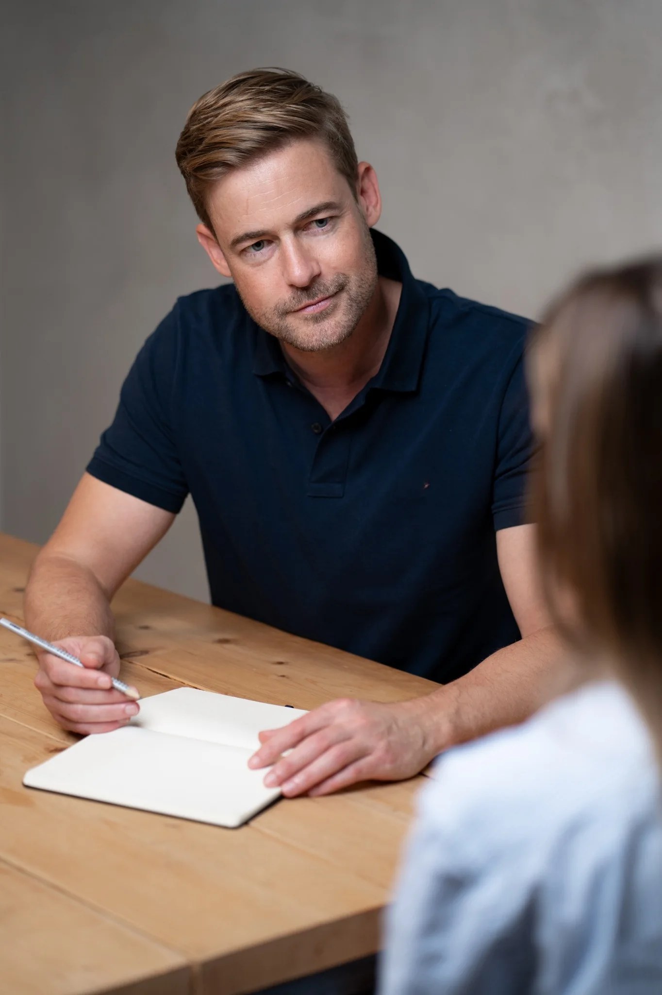 Nils Beyschlag im vertraulichen Coaching-Gespräch zur Vorbereitung eines schwierigen Gesprächs